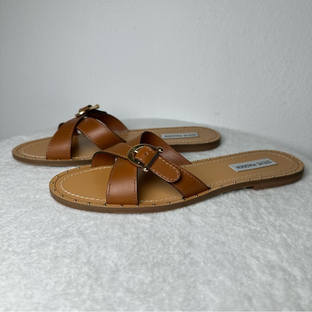 NWOB Steve Madden Tan Buckle Sandals in Size 8M - Picture 2 of 9